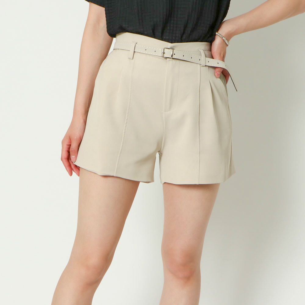 美脚×脚長シルエット》レディース 共ベルト付き タックショートパンツ