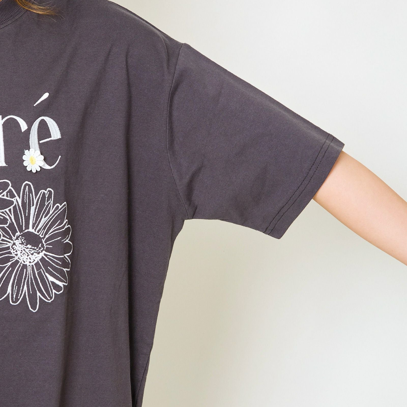 フラワー刺しゅう×ロゴ映え》ルーズTシャツ | GORGE