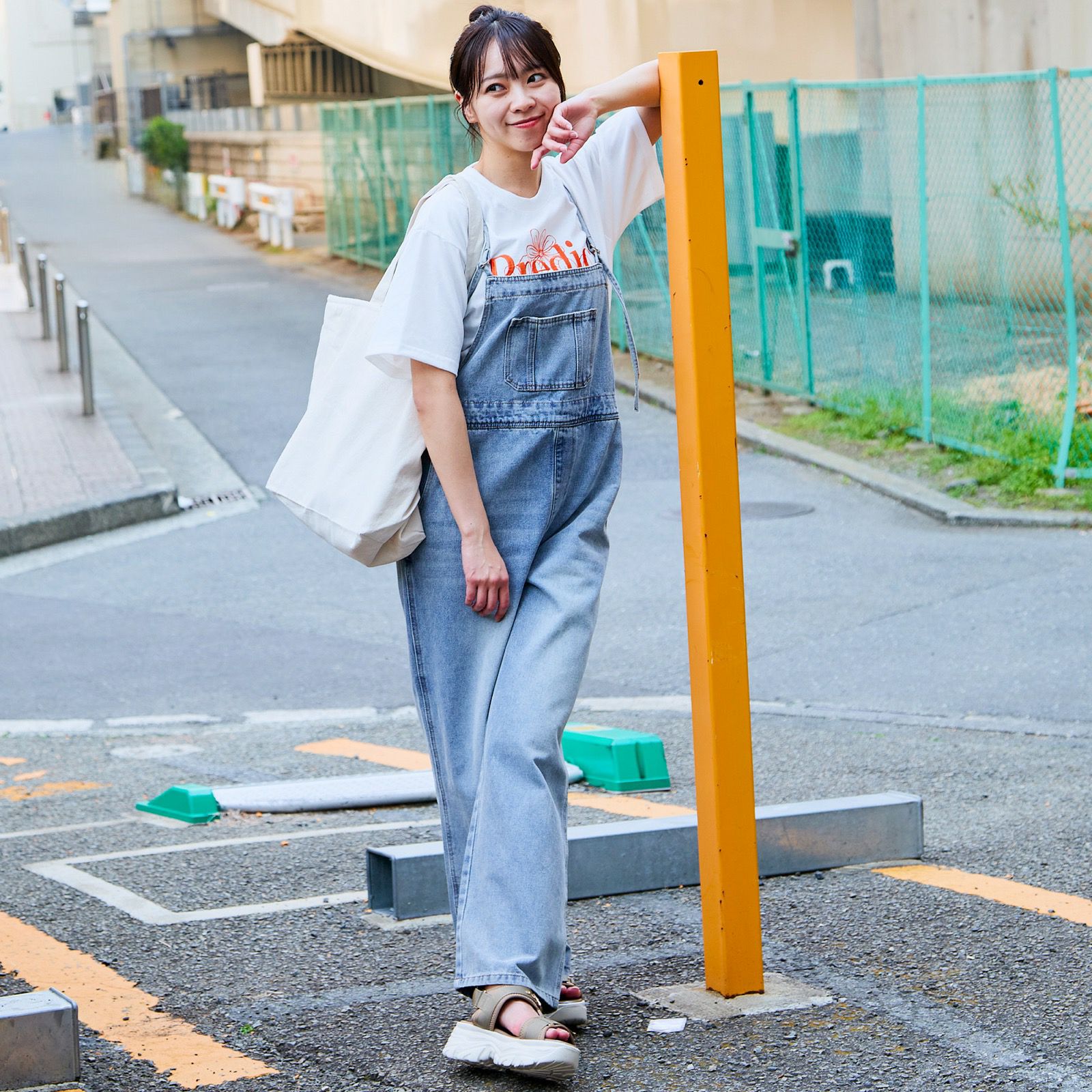 華奢ストラップ×美シルエット》レディース デニムキャミサロペット