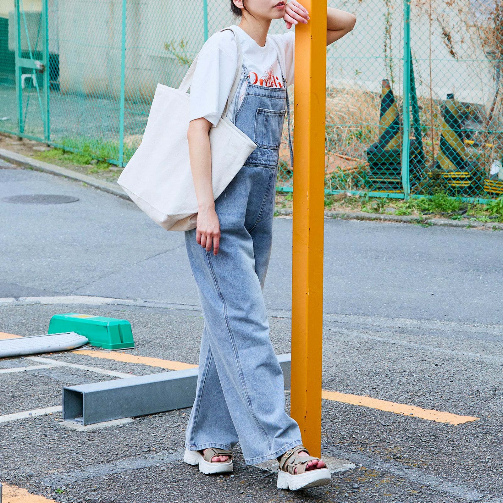 華奢ストラップ×美シルエット》レディース デニムキャミサロペット