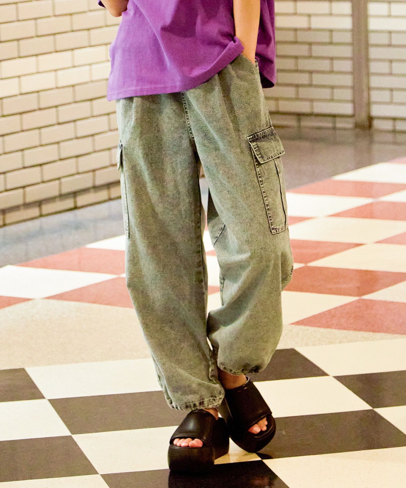 カーゴポケット×ゆるシルエット》レディース デニムパンツ 刺繍入り