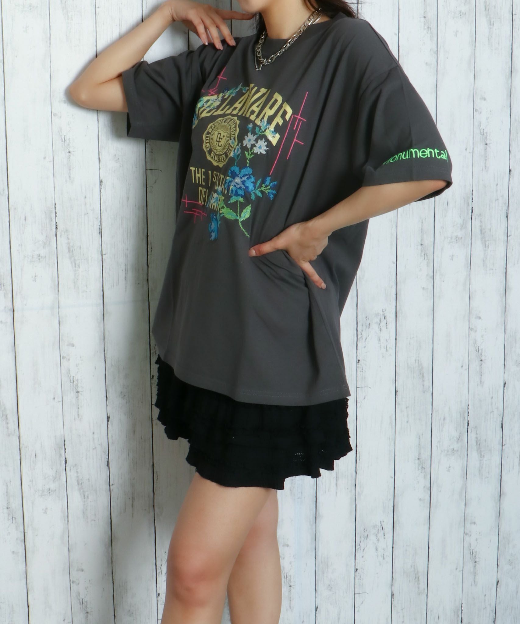 刺繍風ロゴ×花柄プリント》レディース ビッグシルエットTシャツ クロス