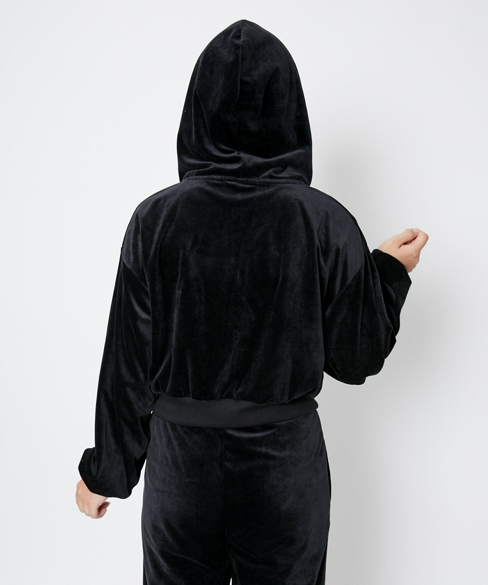 000000006826-09.jpg?size=l&w=