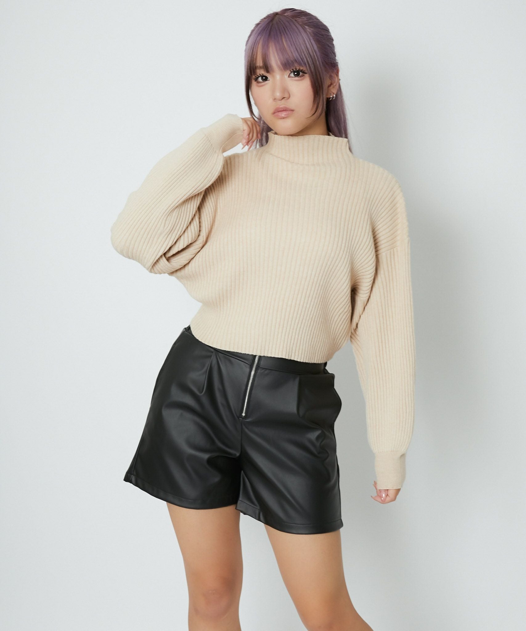フェイクレザー×フロントジップ》レディース ショートパンツ