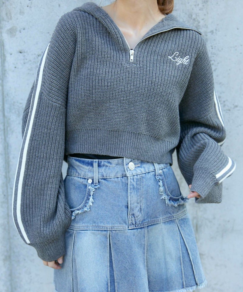 バックロゴ刺繍×ラインデザイン》レディース ハーフジップ 短丈ニット