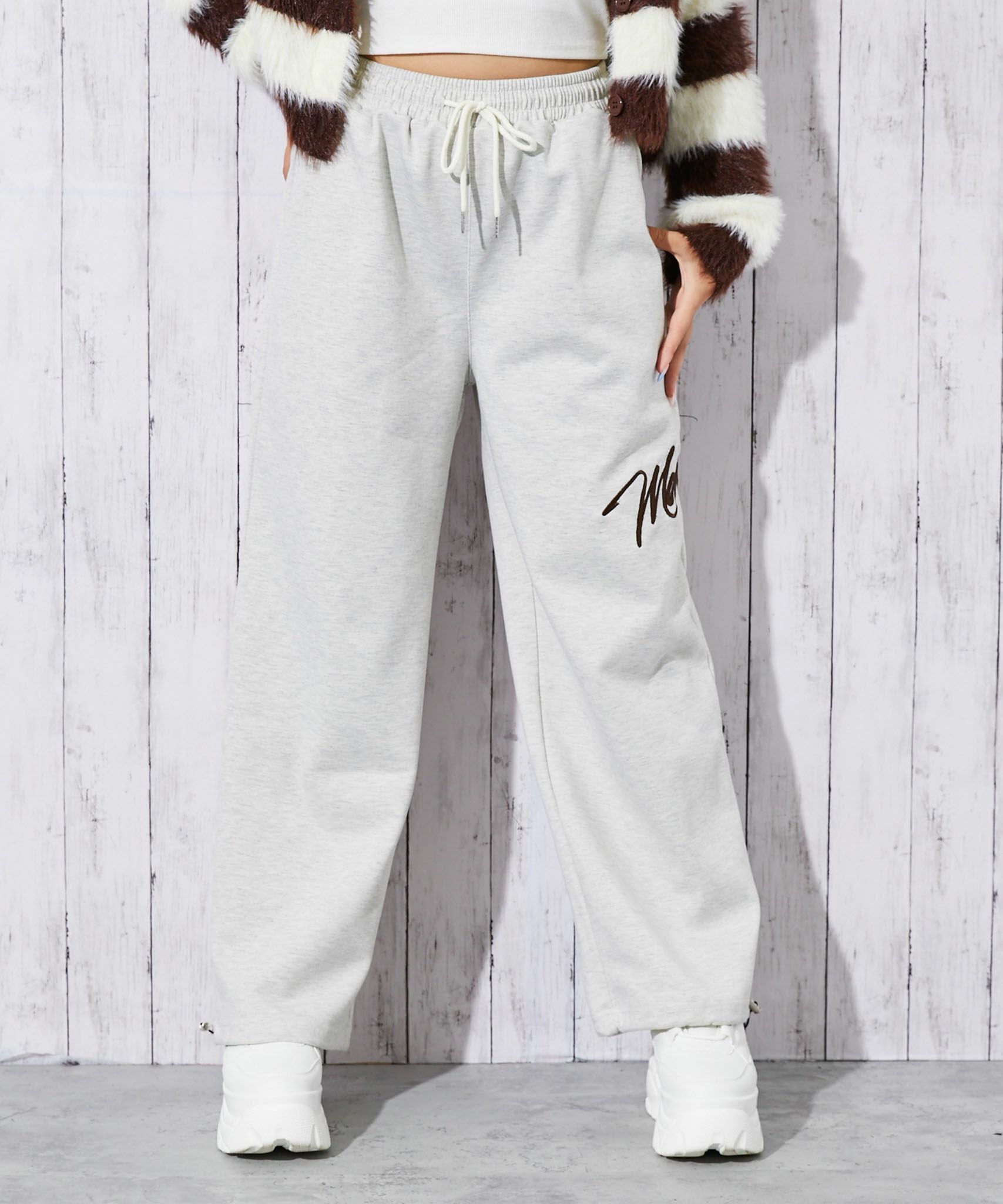 裾ドローコード×刺繍アクセント》レディース ハリ感スウェットパンツ