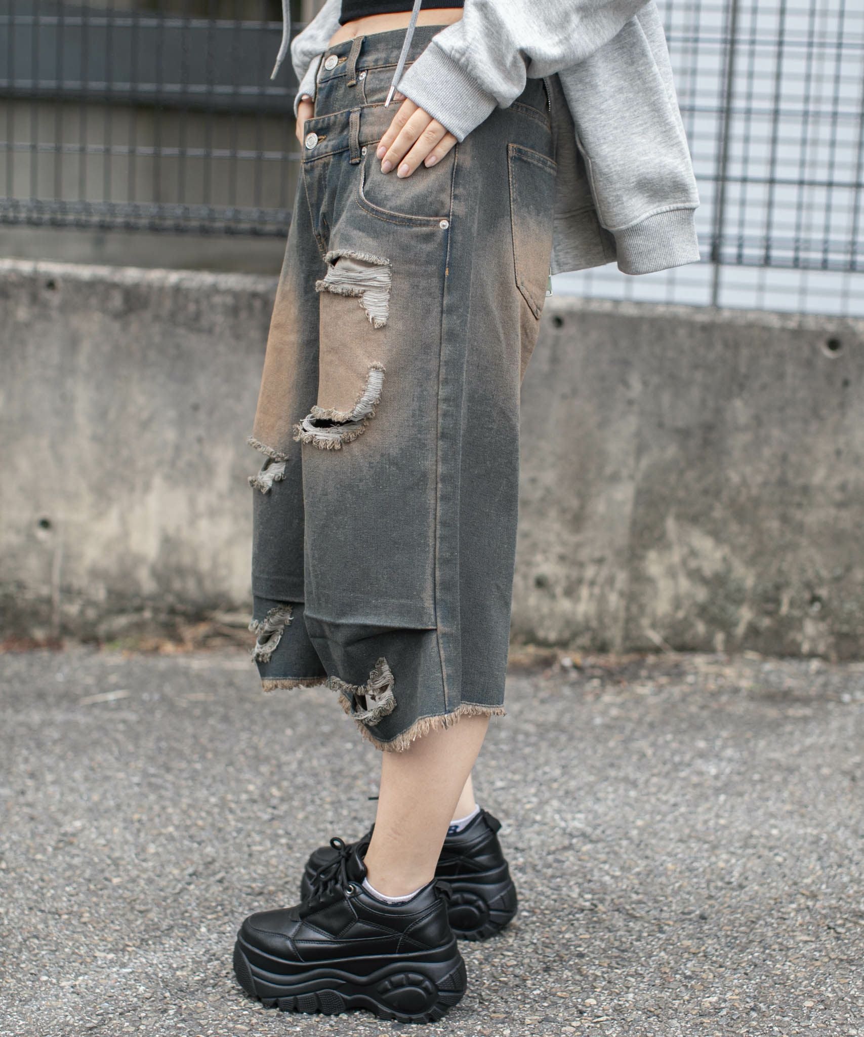 ダブルウエスト×クラッシュ加工》レディース デニム ハーフパンツ
