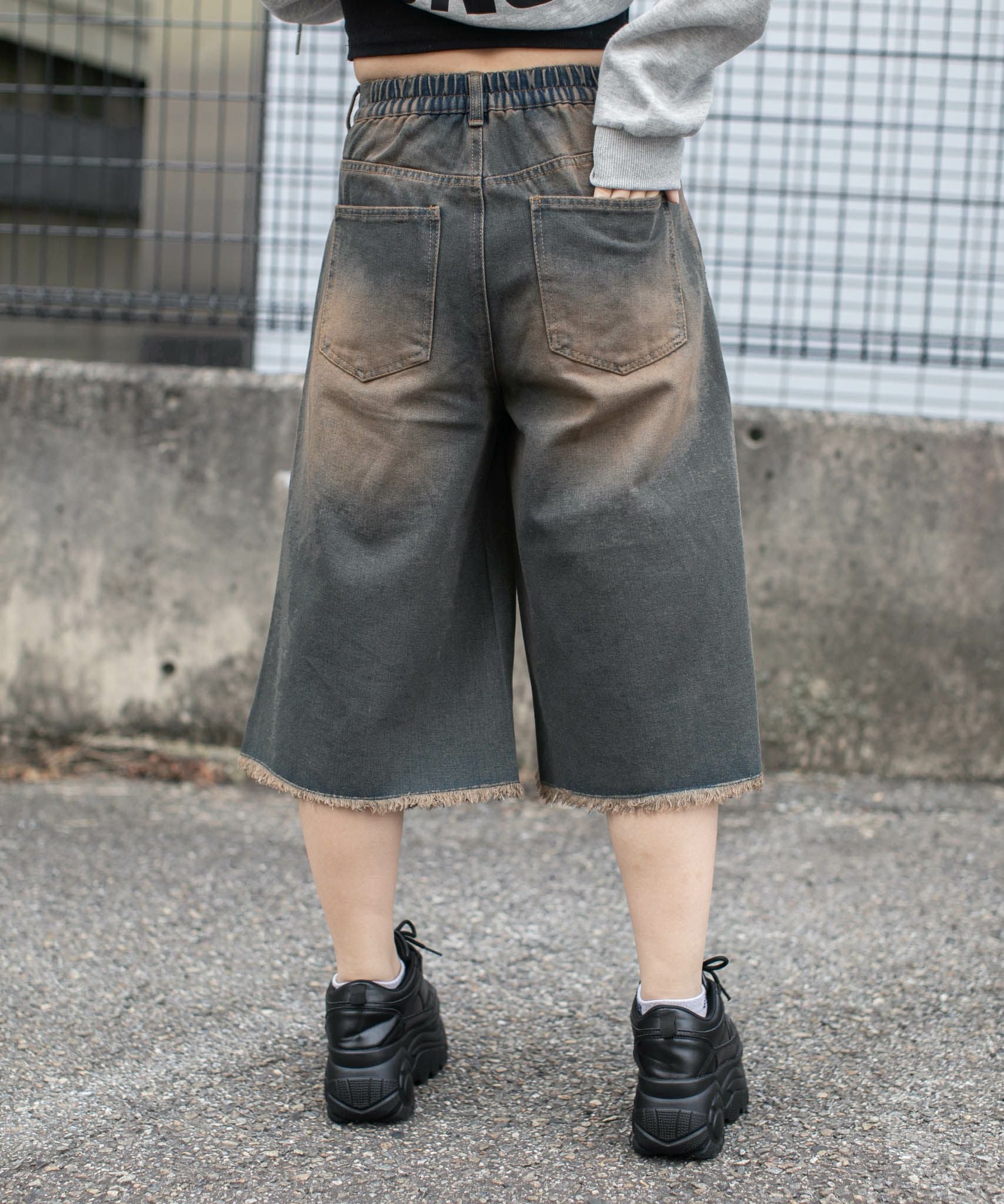 ダブルウエスト×クラッシュ加工》レディース デニム ハーフパンツ