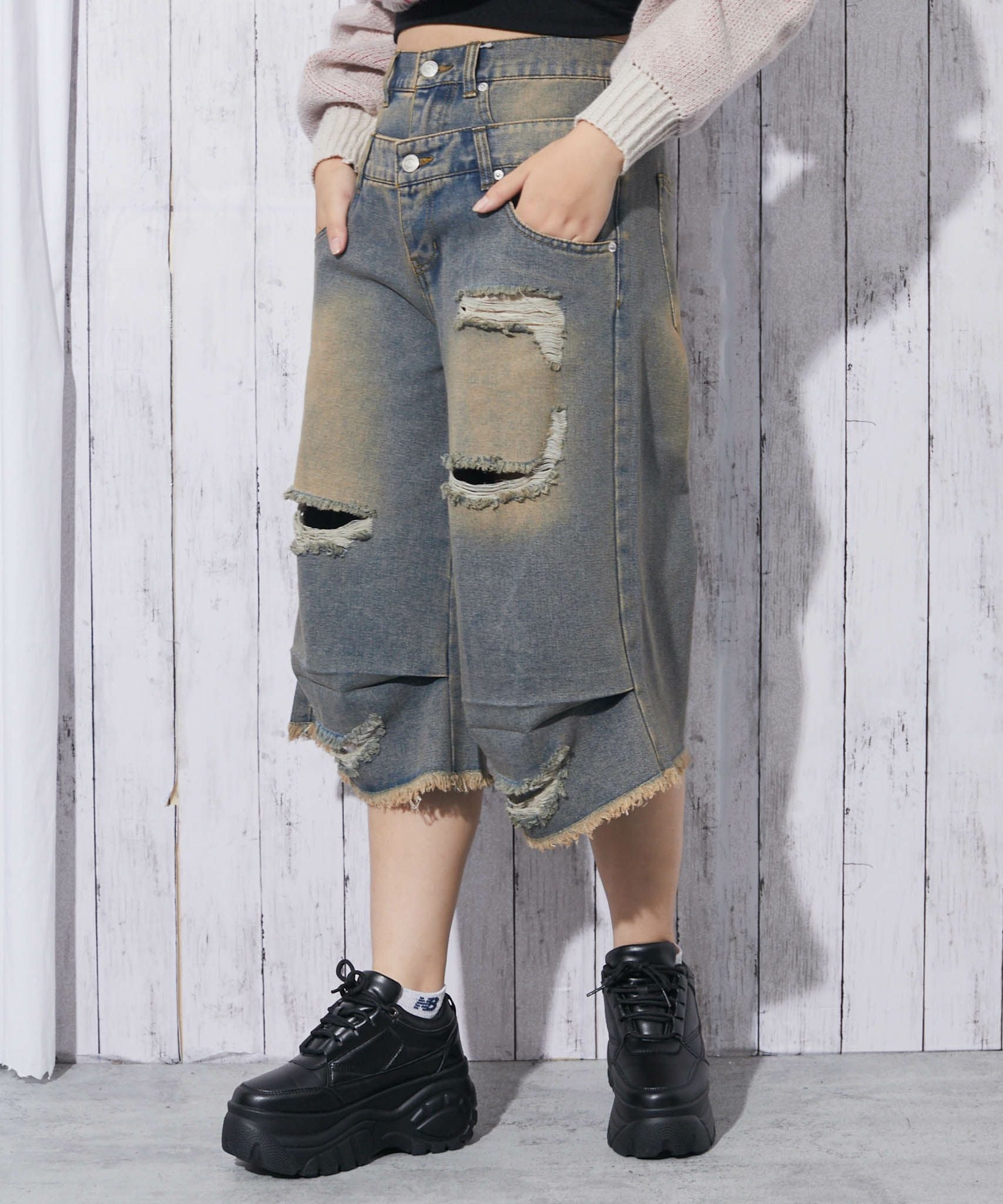 ダブルウエスト×クラッシュ加工》レディース デニム ハーフパンツ