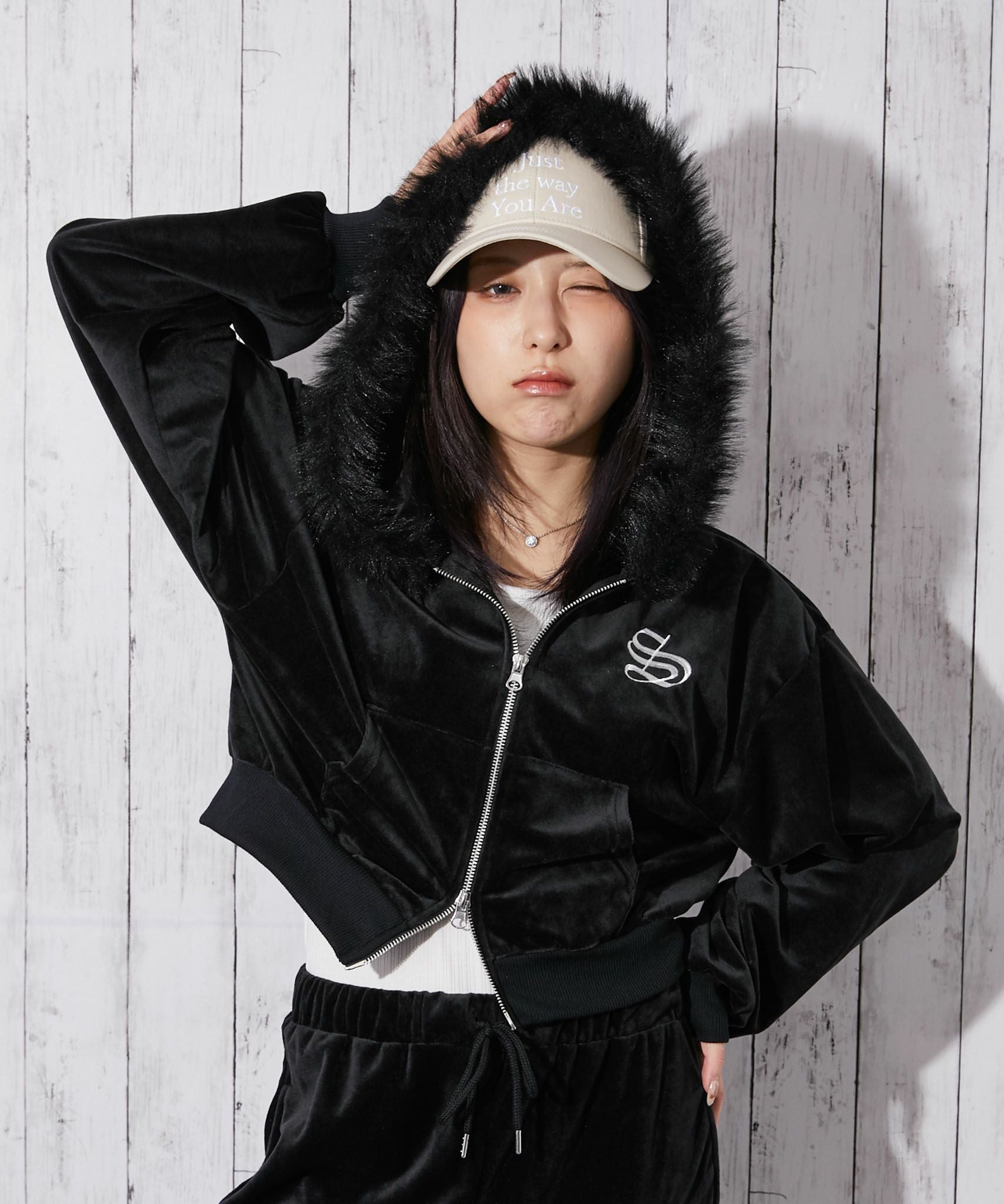 XG ベロア　セットアップ　（パーカーのみ、袋付き） Velour Zip Hoodie Produced by XG – XGALX OFFICIAL SHOP