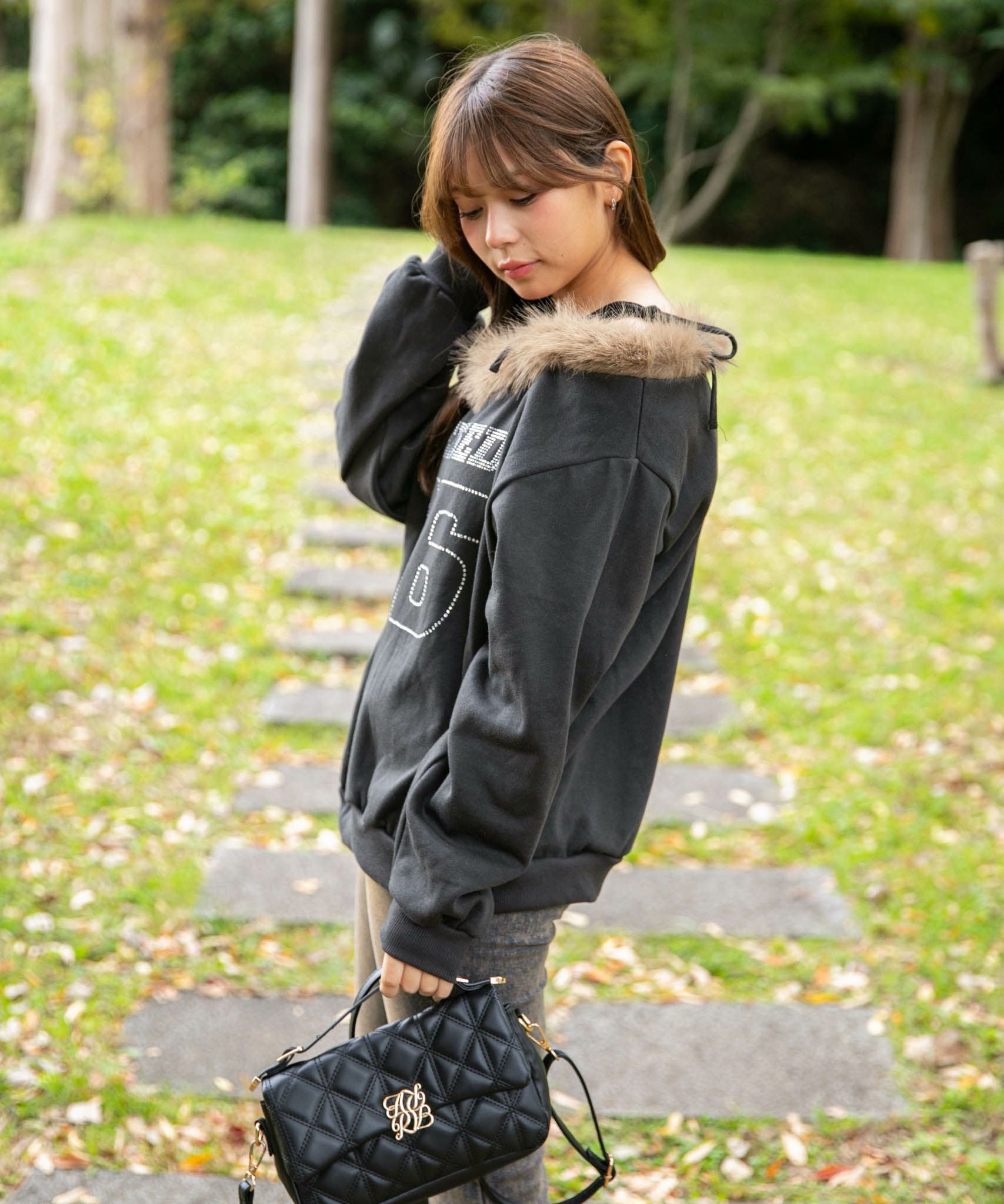 ネックファー×ラインストーンロゴ》レディース 裏起毛 スウェット プル