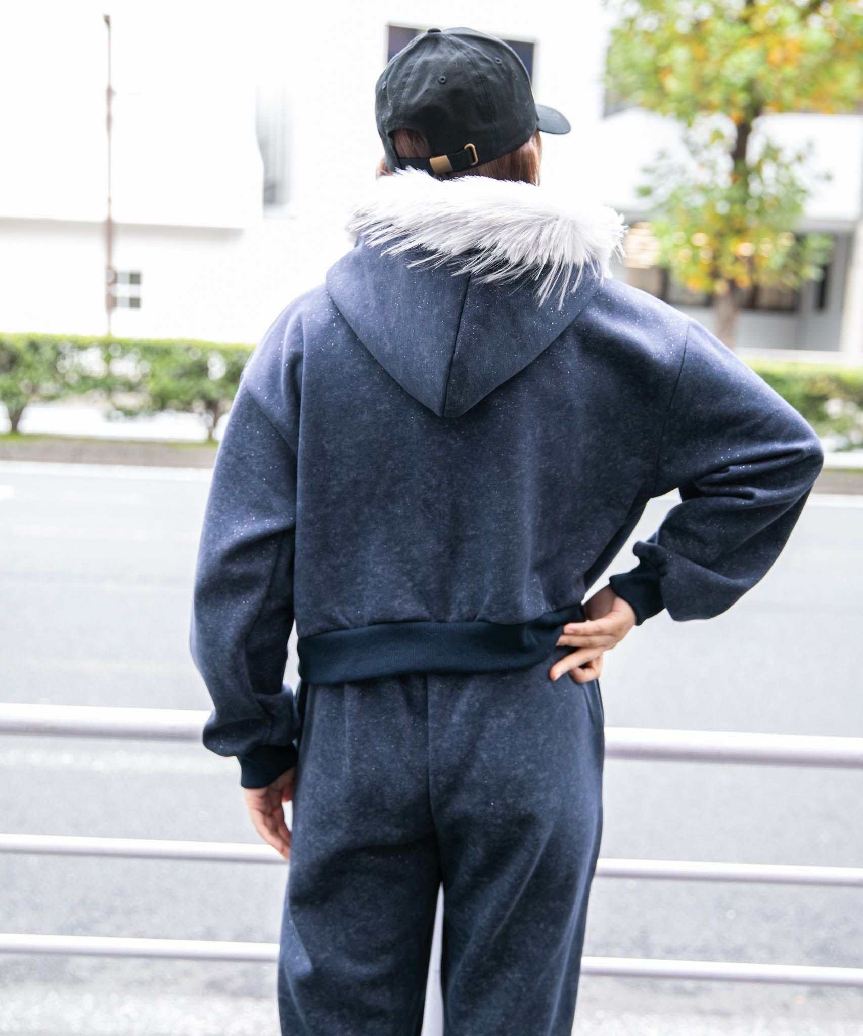 フードファー×ラメ》裏起毛 ジップパーカー バックシルエット可愛く