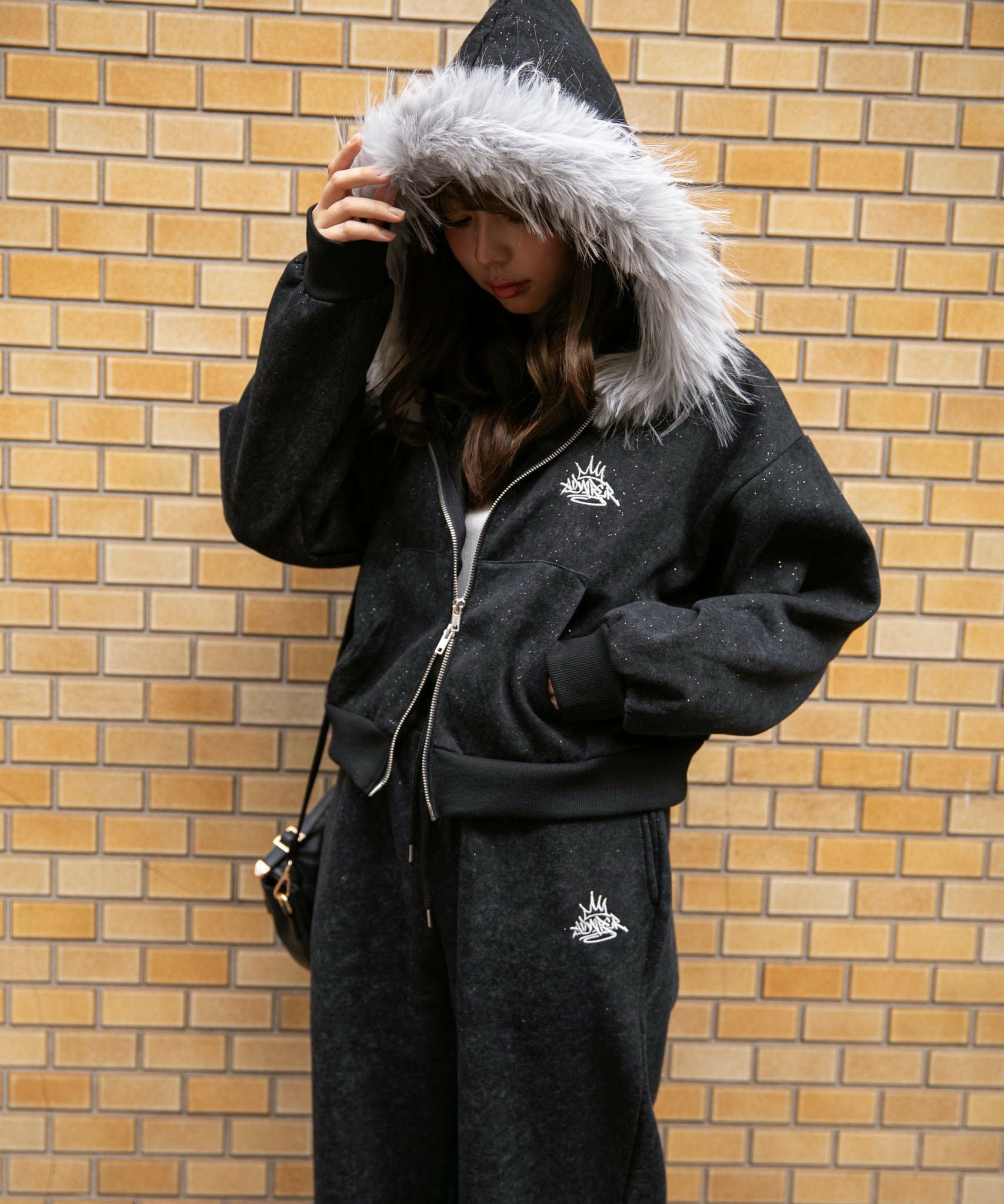 フードファー×ラメ》裏起毛 ジップパーカー バックシルエット可愛く