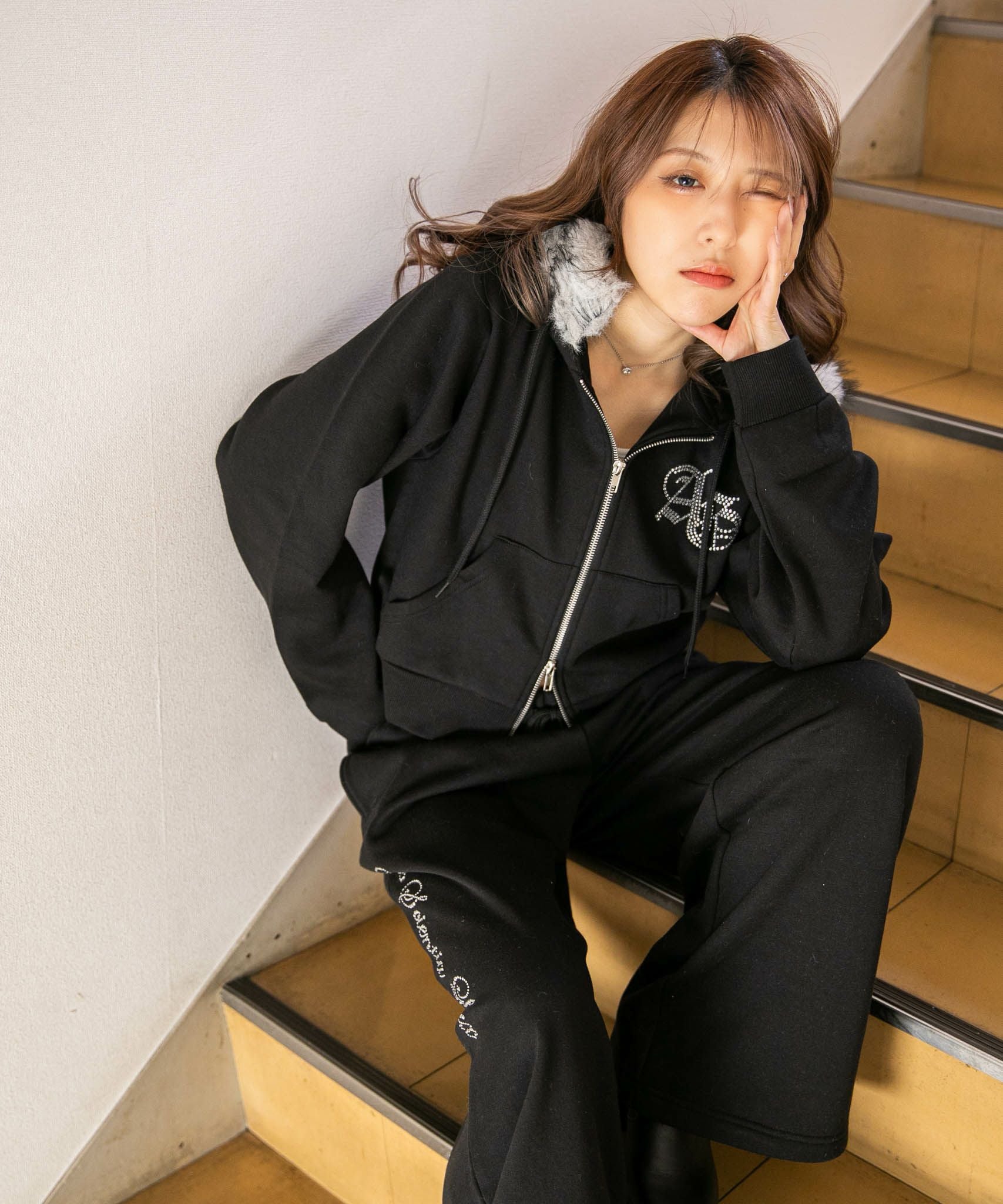 ファー付×ストーンロゴ》冬映え ストリート 裏起毛ショート丈ZIP