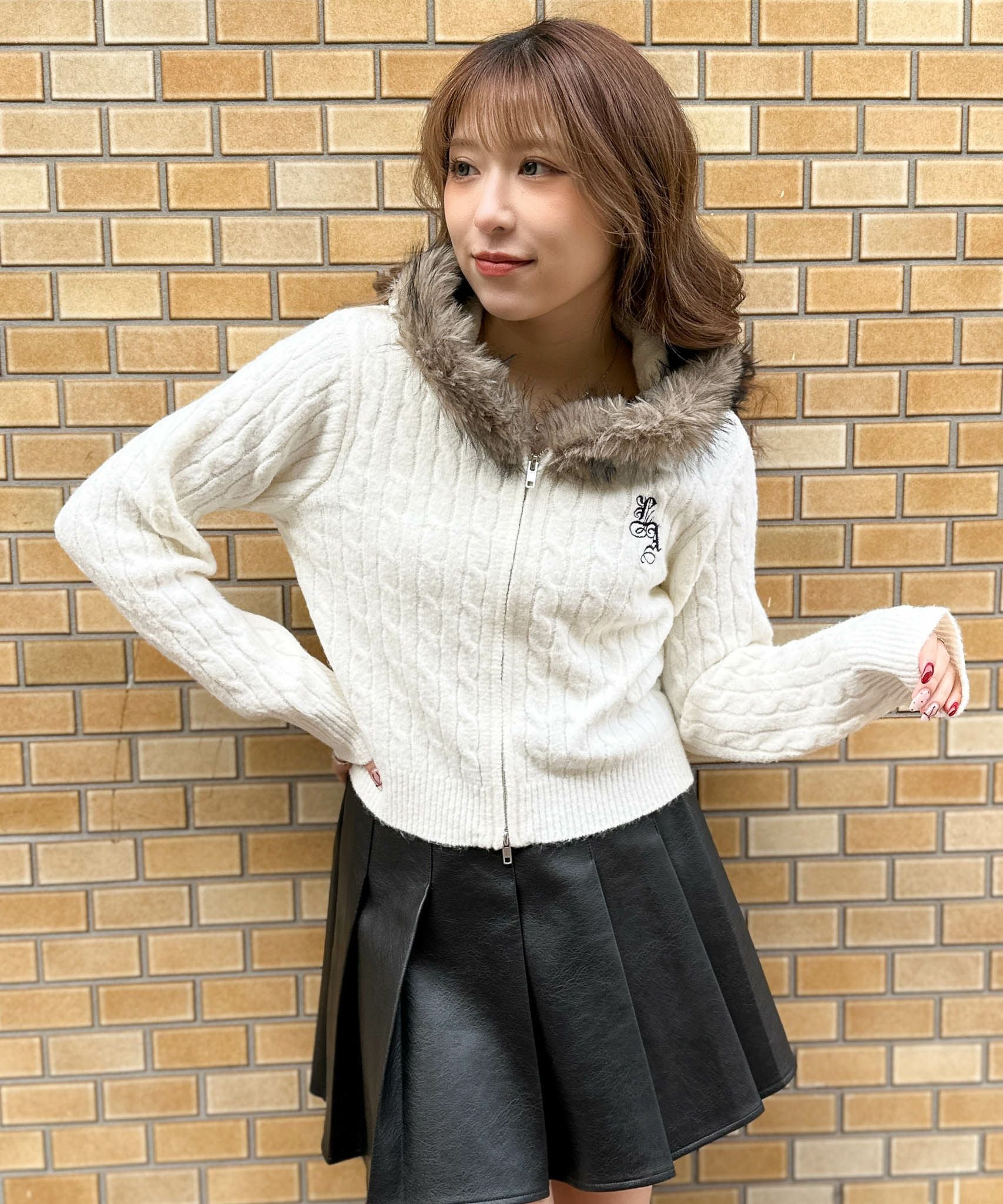 美品✨バーバリー ドライバーズニット ファー フード ケーブルニットパーカー 黒 ケーブル編み×ファーフード》ダブルZIPニットパーカー／秋冬