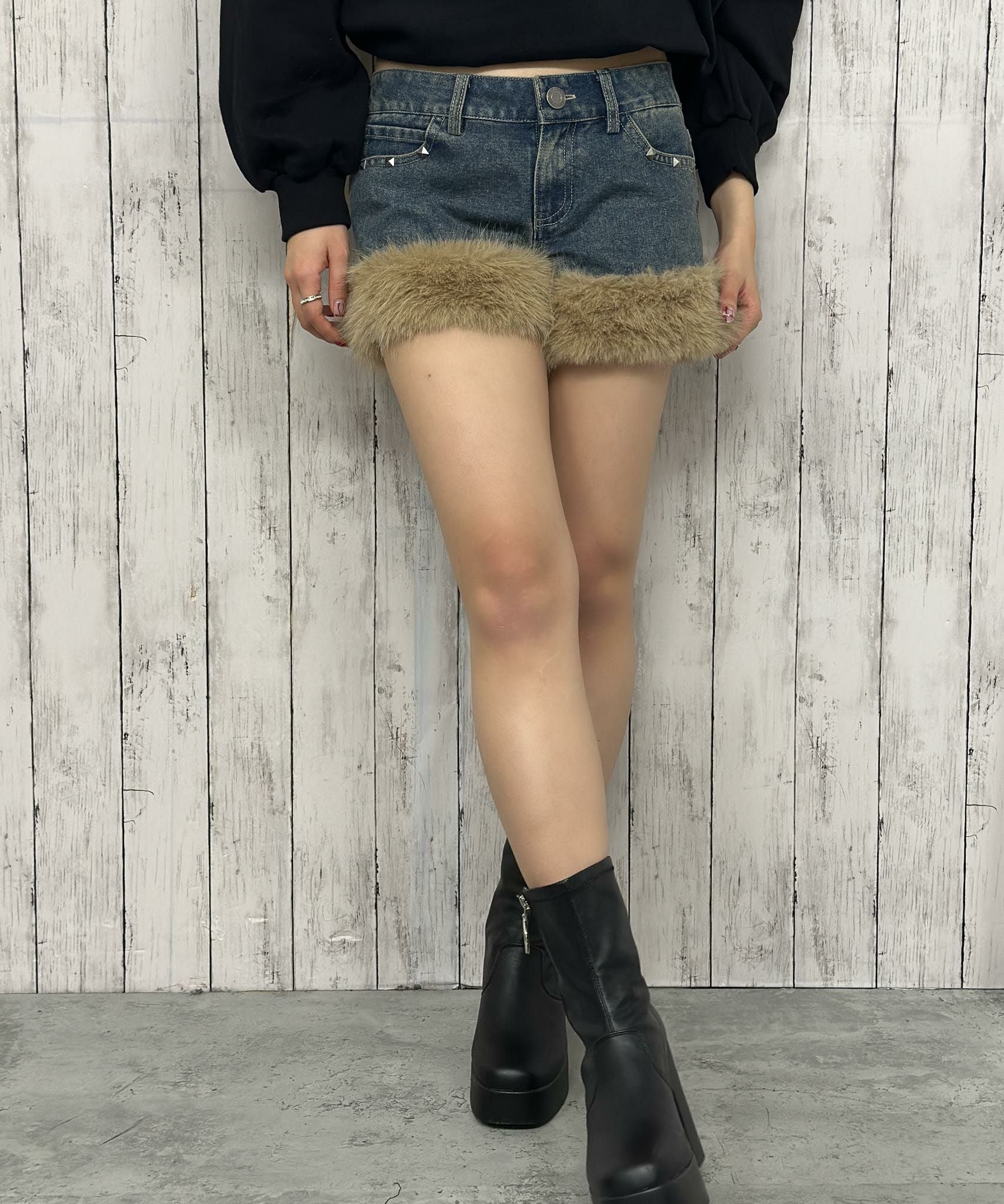 d.i.a ファー付きコーデュロイショートパンツ 裾ファー付き×デニム素材》デニムショートパンツ／秋冬Y2K | GORGE