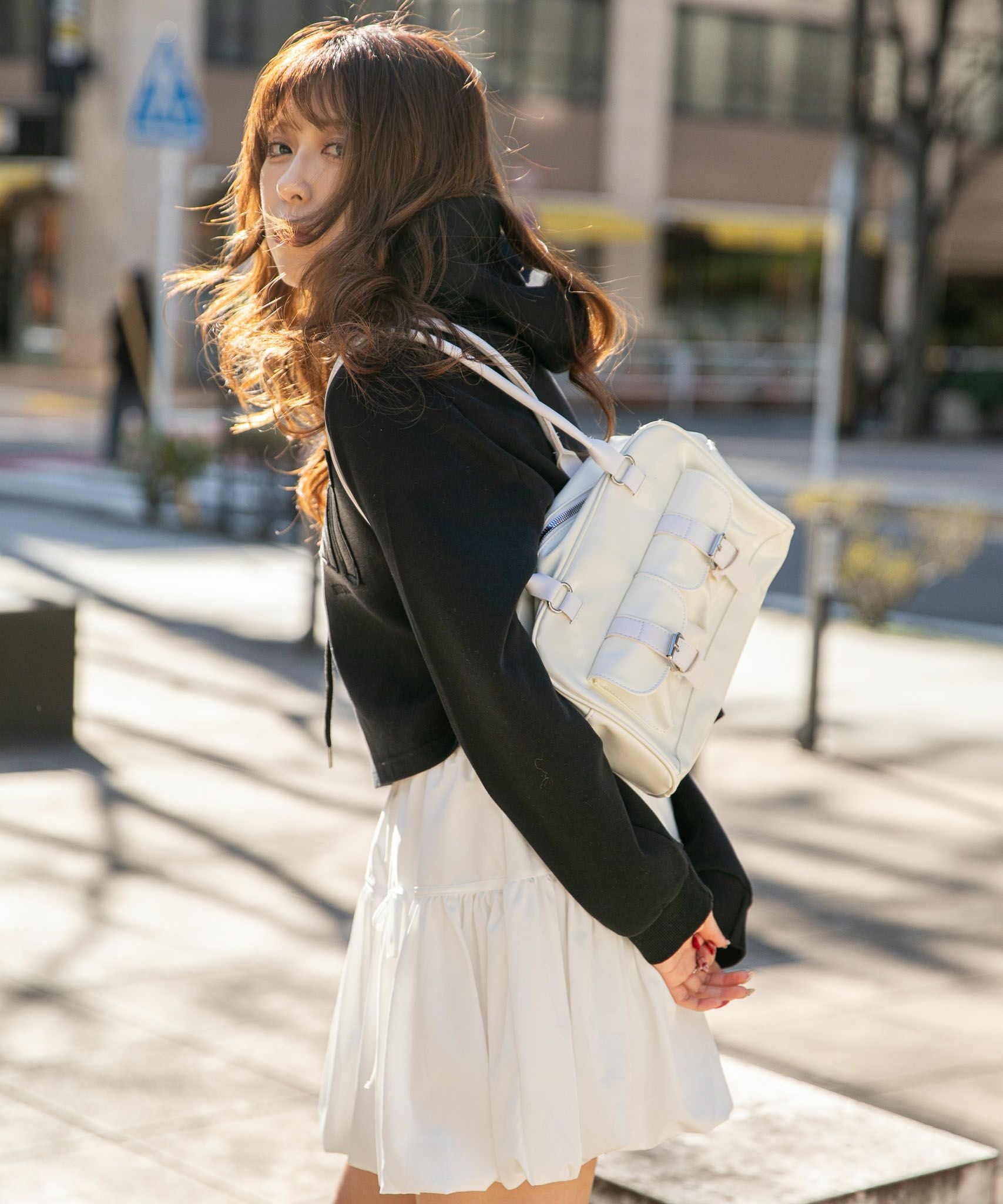 エナメル調×ツヤ素材》ポケット付きスクエアミニハンドバッグ | GORGE