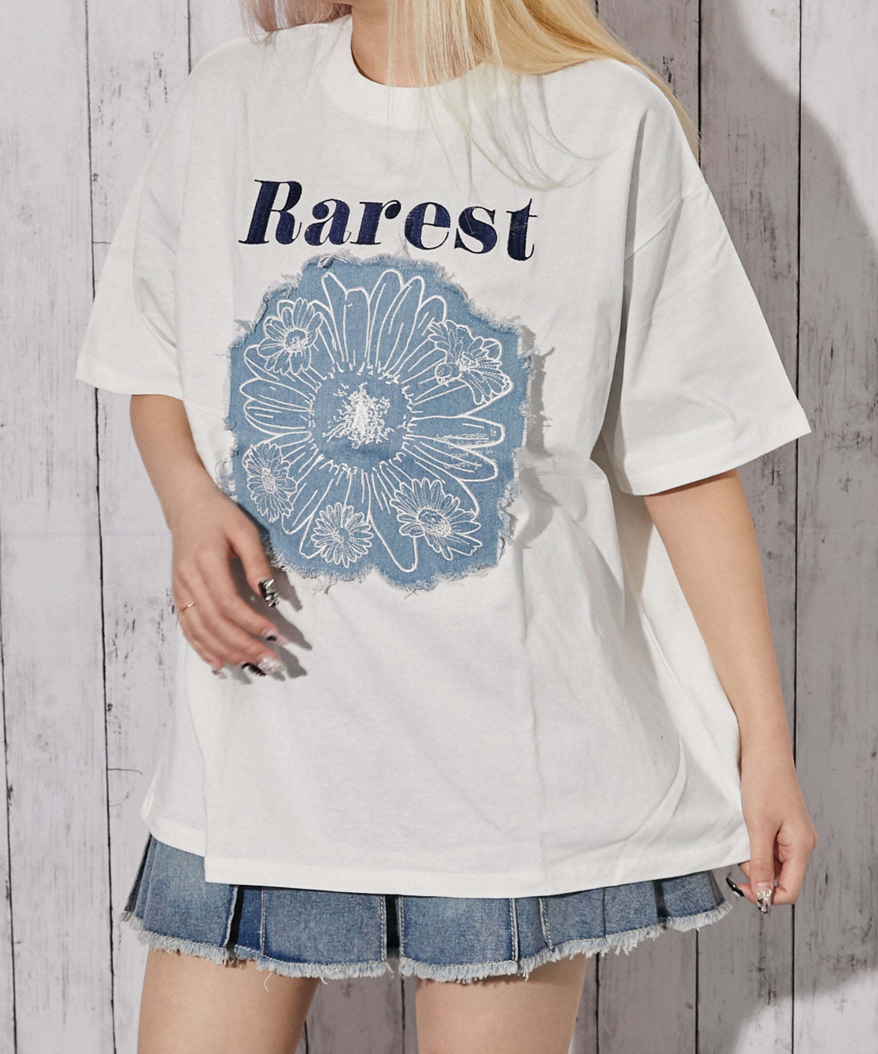 デニム貼り付け 花モチーフ》Tシャツ／カジュアル×ストリート／春夏