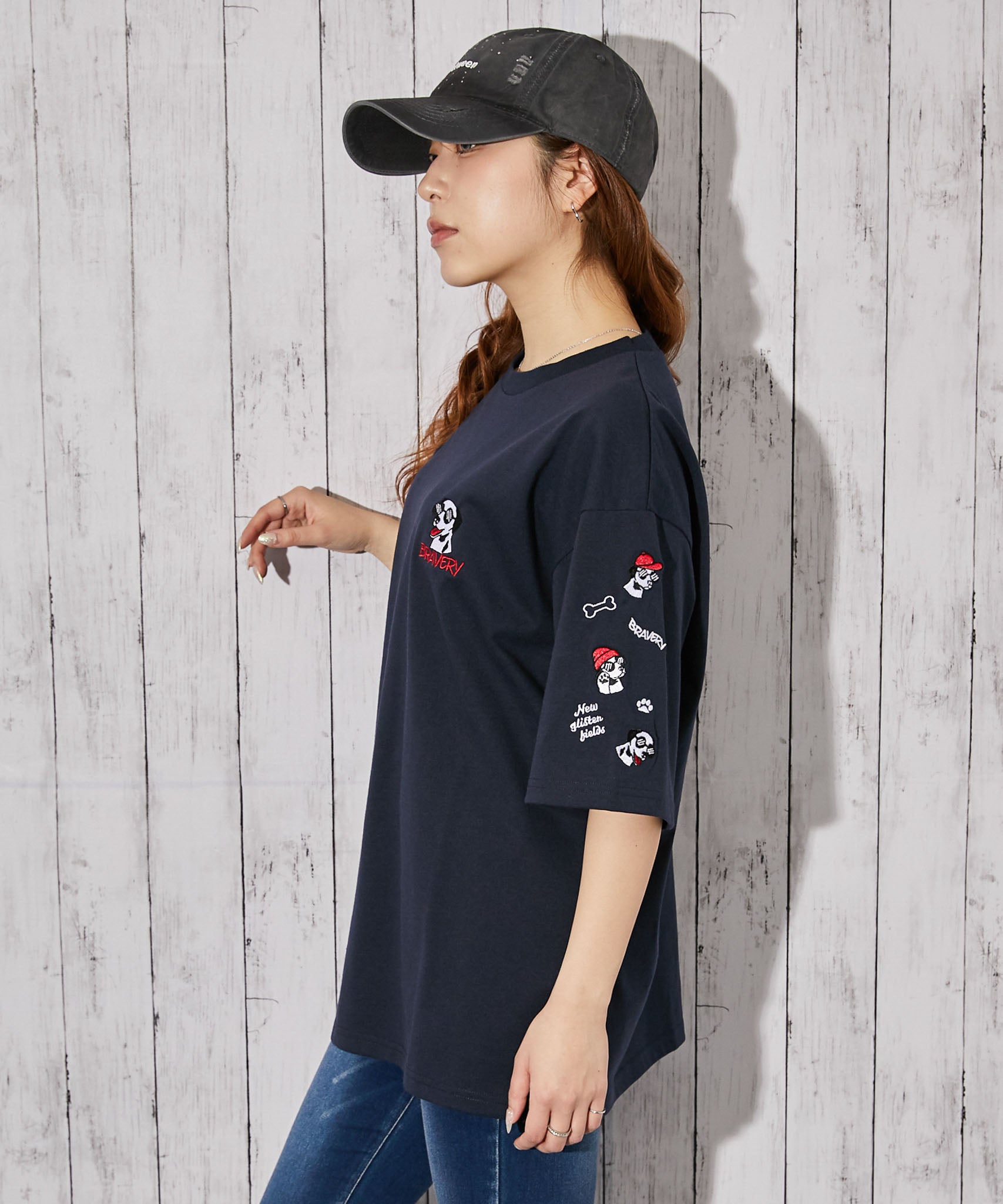 ドッグ刺繍×袖刺繍デザイン》Tシャツ／ストリート／春夏秋／全3色