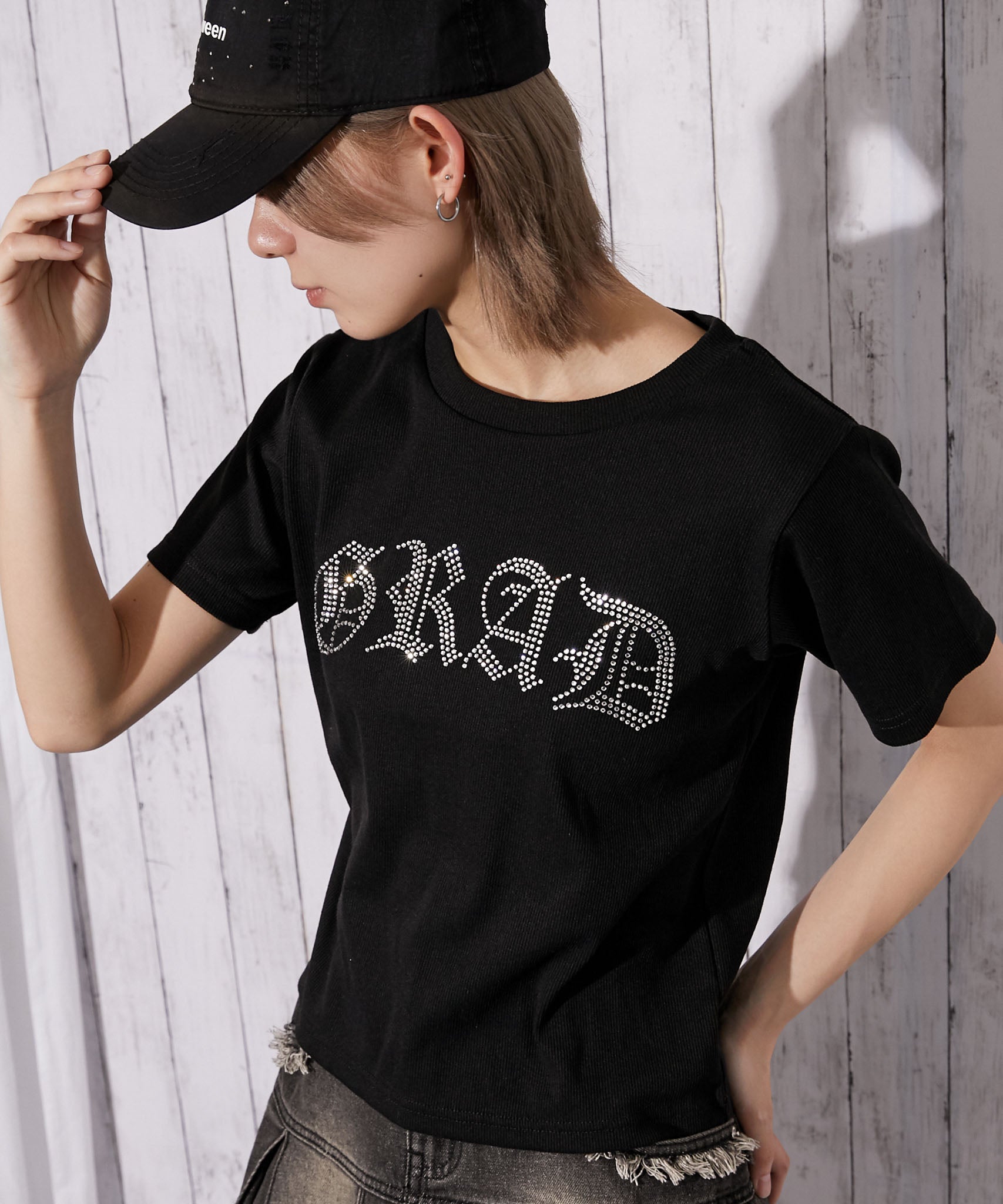 ラインストーンロゴ×短丈》Tシャツ／Y2K／春夏／全2色 | GORGE