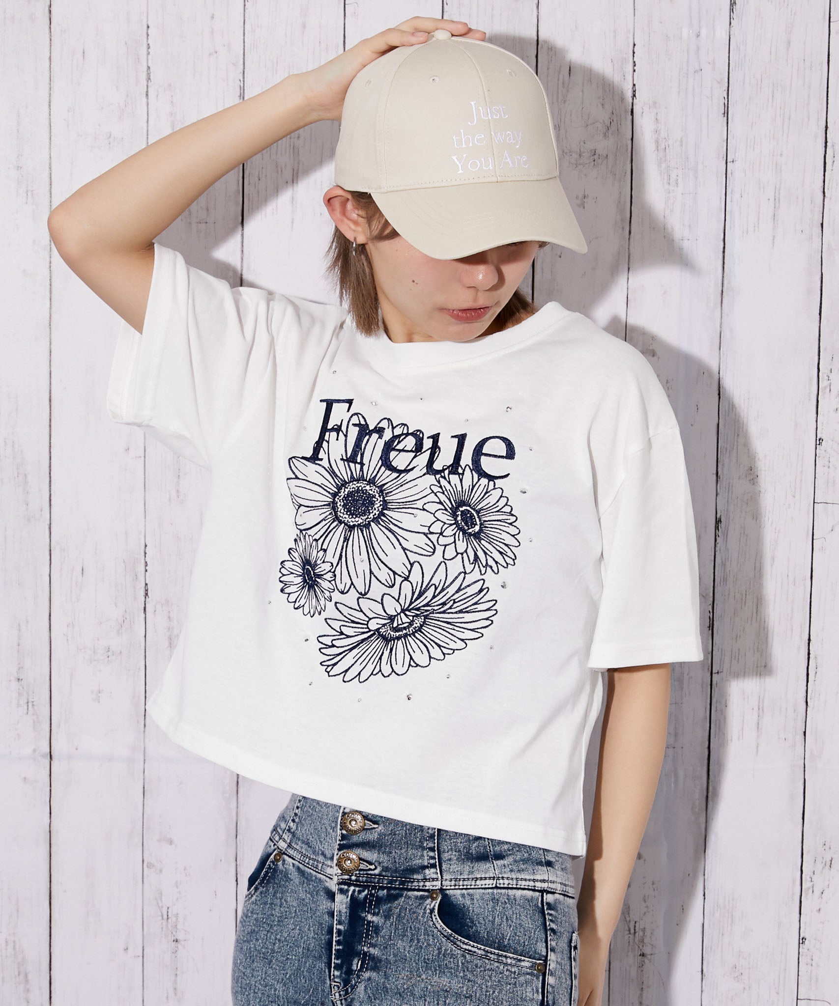 花柄刺繍×ラインストーン》短丈Tシャツ／Y2K／春夏／全4色 | GORGE