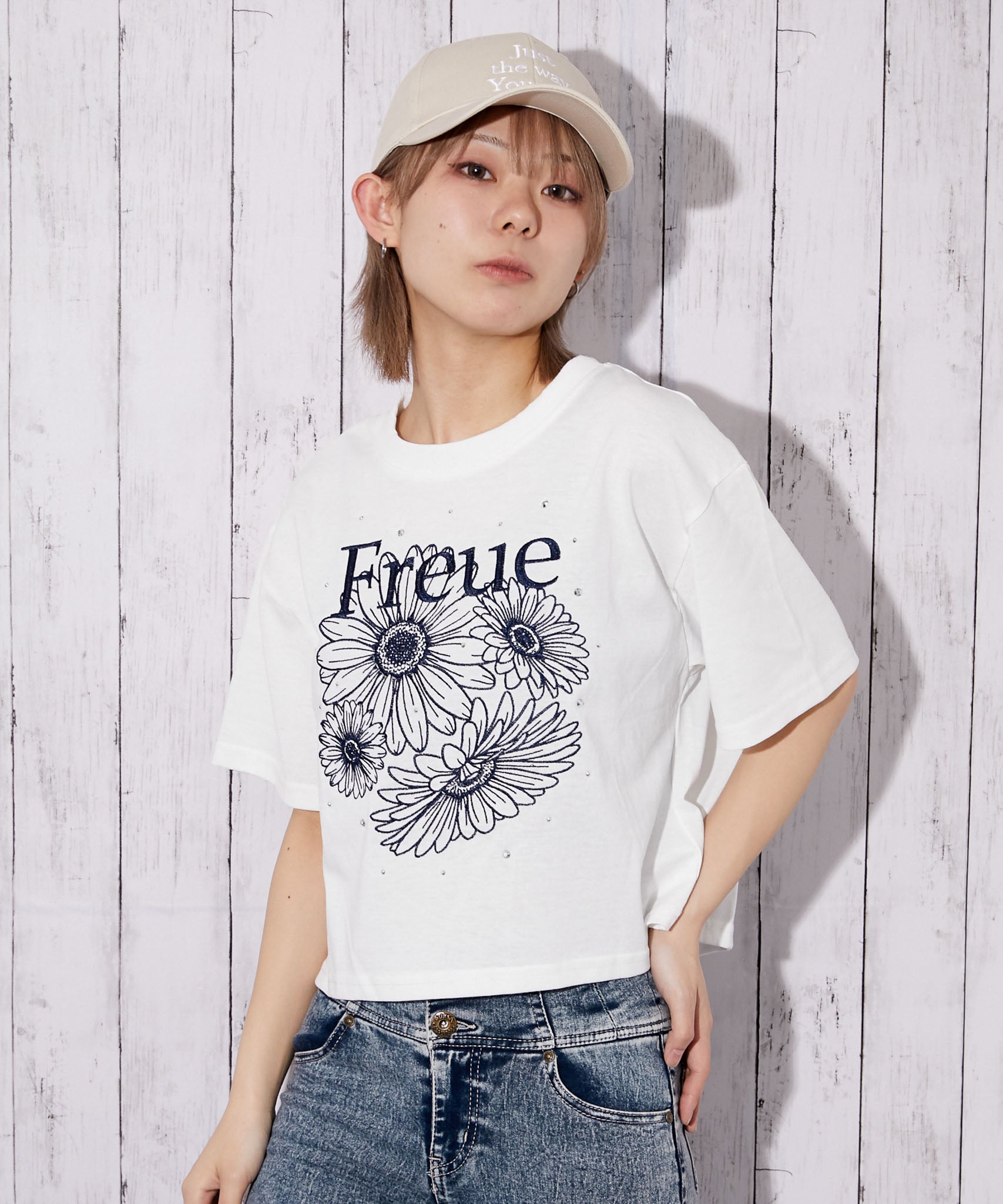 花柄刺繍×ラインストーン》短丈Tシャツ／Y2K／春夏／全4色 | GORGE