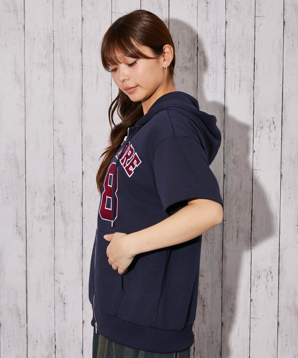 アスレチックスジャンバーレア品　パーカー　トレーナー　半ズボン　キャップ カレッジロゴ》オーバーサイズ半袖ZIPパーカー／ストリート／春夏秋